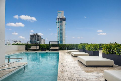 Condominio en venta en Miami, Florida, 1 dormitorio, 75.07 m2 № 1964552 - foto 13