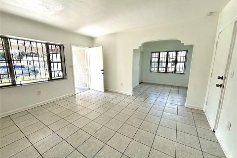 Снять в аренду виллу или дом в Майами, Флорида 3 спальни, 98.38м2, № 1988084 - фото 6