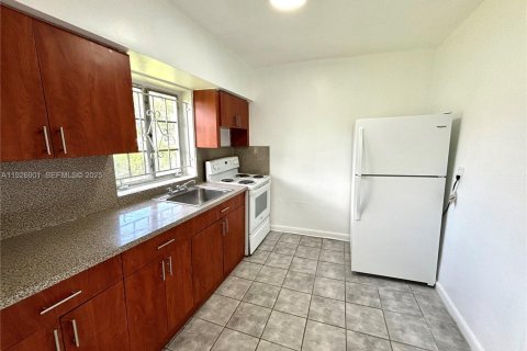 Снять в аренду виллу или дом в Майами, Флорида 3 спальни, 98.38м2, № 1988084 - фото 8