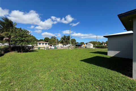 Снять в аренду виллу или дом в Майами, Флорида 3 спальни, 98.38м2, № 1988084 - фото 5