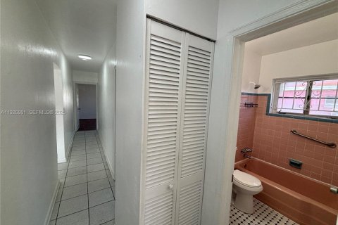 Снять в аренду виллу или дом в Майами, Флорида 3 спальни, 98.38м2, № 1988084 - фото 16