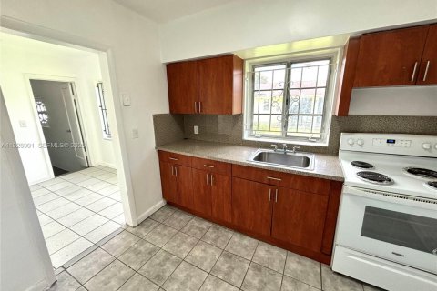 Снять в аренду виллу или дом в Майами, Флорида 3 спальни, 98.38м2, № 1988084 - фото 9