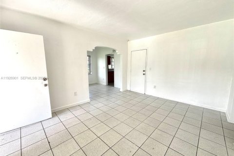 Снять в аренду виллу или дом в Майами, Флорида 3 спальни, 98.38м2, № 1988084 - фото 13