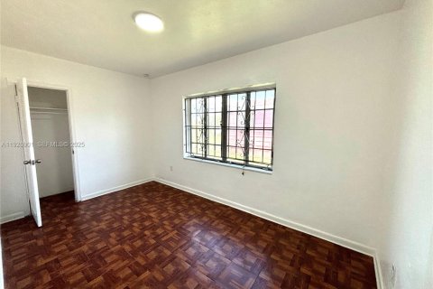 Снять в аренду виллу или дом в Майами, Флорида 3 спальни, 98.38м2, № 1988084 - фото 15