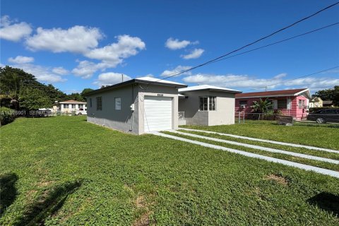 Снять в аренду виллу или дом в Майами, Флорида 3 спальни, 98.38м2, № 1988084 - фото 4