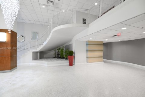 Condo in Hollywood, Florida, 1 bedroom № 1988164 - photo 27