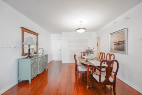 Condo in Hollywood, Florida, 1 bedroom № 1988164 - photo 7