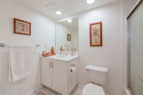 Condo in Hollywood, Florida, 1 bedroom № 1988164 - photo 16
