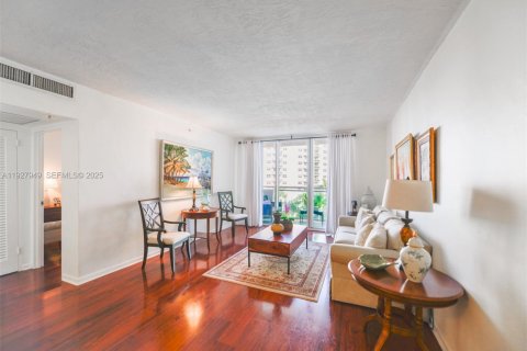 Condo in Hollywood, Florida, 1 bedroom № 1988164 - photo 4