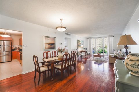 Condo in Hollywood, Florida, 1 bedroom № 1988164 - photo 2