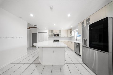 Casa en venta en Miami, Florida, 3 dormitorios, 182.83 m2 № 1983696 - foto 6