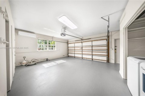 Casa en venta en Miami, Florida, 3 dormitorios, 182.83 m2 № 1983696 - foto 18