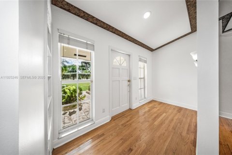 Casa en venta en Miami, Florida, 3 dormitorios, 182.83 m2 № 1983696 - foto 3