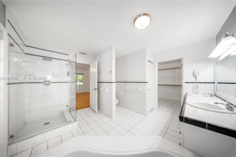 Casa en venta en Miami, Florida, 3 dormitorios, 182.83 m2 № 1983696 - foto 13