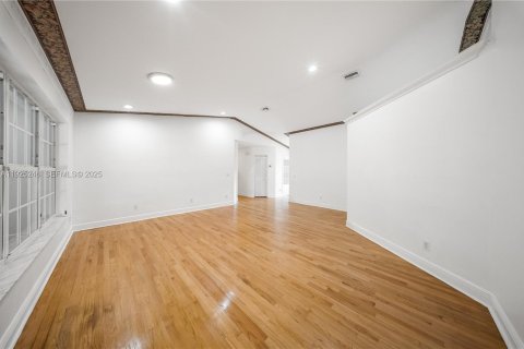 Casa en venta en Miami, Florida, 3 dormitorios, 182.83 m2 № 1983696 - foto 4