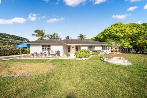 Casa en venta en Miami, Florida, 3 dormitorios, 182.83 m2 № 1983696 - foto 1