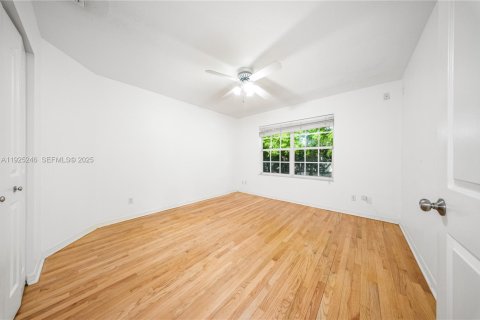 Casa en venta en Miami, Florida, 3 dormitorios, 182.83 m2 № 1983696 - foto 14
