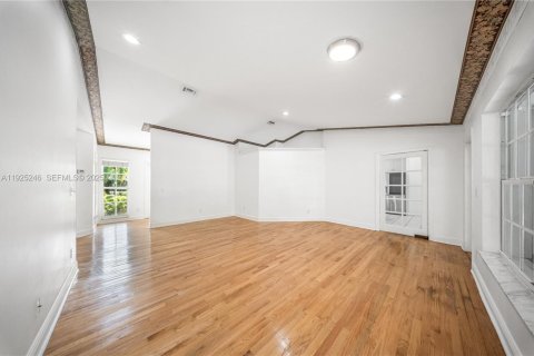 Casa en venta en Miami, Florida, 3 dormitorios, 182.83 m2 № 1983696 - foto 5