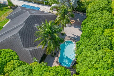 Casa en venta en Miami, Florida, 3 dormitorios, 182.83 m2 № 1983696 - foto 25