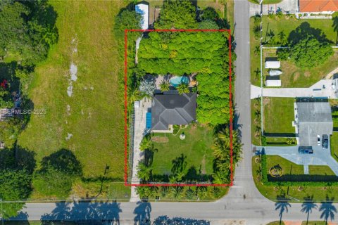 Casa en venta en Miami, Florida, 3 dormitorios, 182.83 m2 № 1983696 - foto 2