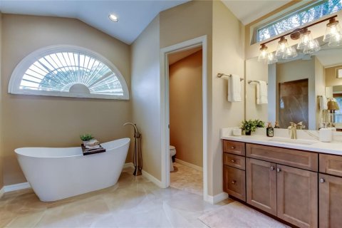 House in Oldsmar, Florida 4 bedrooms, 242.1 sq.m. № 1800174 - photo 15