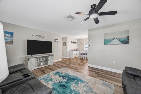 House in Dunedin, Florida 3 bedrooms, 106.84 sq.m. № 2221890 - photo 7