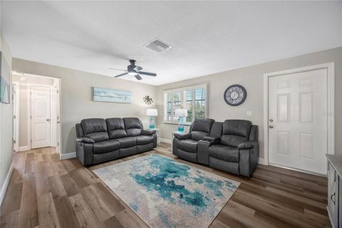 House in Dunedin, Florida 3 bedrooms, 106.84 sq.m. № 2221890 - photo 4