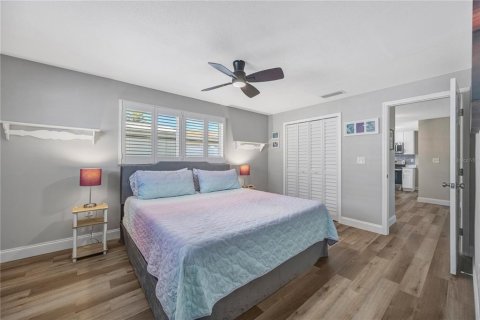 House in Dunedin, Florida 3 bedrooms, 106.84 sq.m. № 2221890 - photo 30