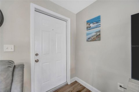 House in Dunedin, Florida 3 bedrooms, 106.84 sq.m. № 2221890 - photo 2