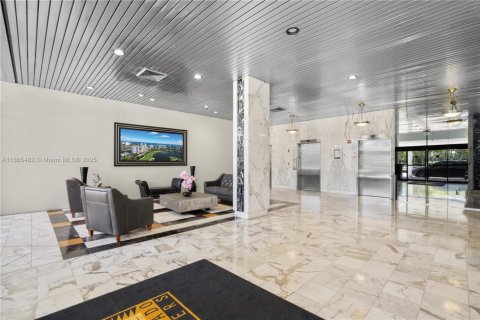 Condo in Aventura, Florida, 2 bedrooms  № 1892964 - photo 2