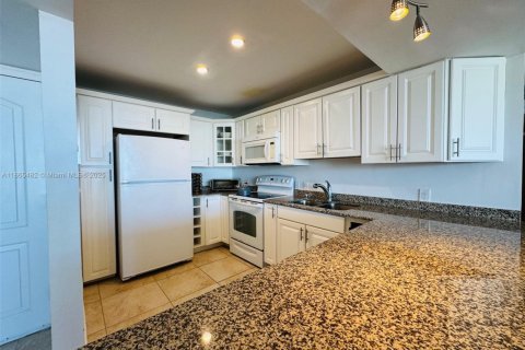 Condo in Aventura, Florida, 2 bedrooms  № 1892964 - photo 11