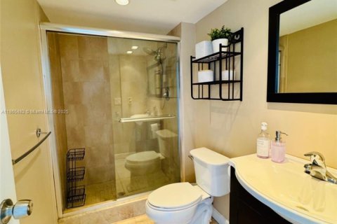 Condo in Aventura, Florida, 2 bedrooms  № 1892964 - photo 17