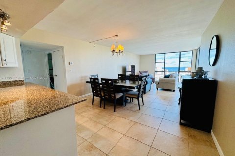 Condo in Aventura, Florida, 2 bedrooms  № 1892964 - photo 12