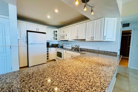 Condo in Aventura, Florida, 2 bedrooms  № 1892964 - photo 9