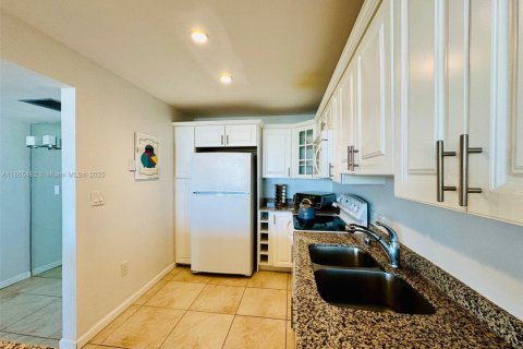 Condo in Aventura, Florida, 2 bedrooms  № 1892964 - photo 8