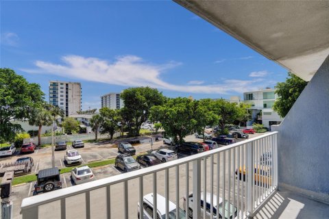 Copropriété à vendre à North Bay Village, Floride: 2 chambres, 83.61 m2 № 1978374 - photo 20