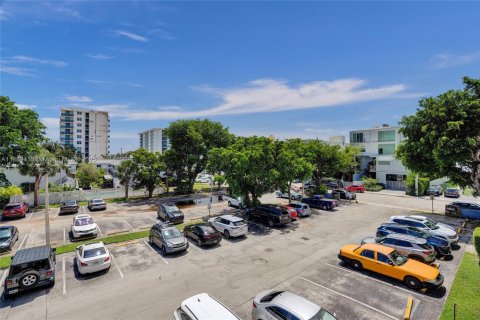 Copropriété à vendre à North Bay Village, Floride: 2 chambres, 83.61 m2 № 1978374 - photo 21