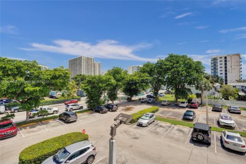 Copropriété à vendre à North Bay Village, Floride: 2 chambres, 83.61 m2 № 1978374 - photo 22