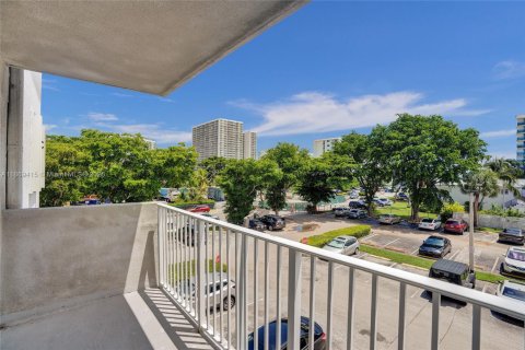 Copropriété à vendre à North Bay Village, Floride: 2 chambres, 83.61 m2 № 1978374 - photo 19
