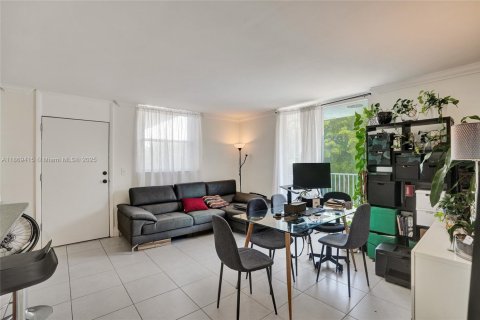 Copropriété à vendre à North Bay Village, Floride: 2 chambres, 83.61 m2 № 1978374 - photo 2