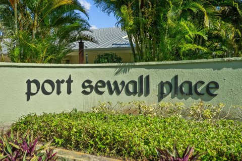 Casa en venta en Stuart, Florida, 4 dormitorios, 193.33 m2 № 1210303 - foto 1