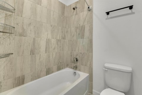 Villa ou maison à vendre à Port St. Lucie, Floride: 3 chambres, 211.35 m2 № 2245180 - photo 28