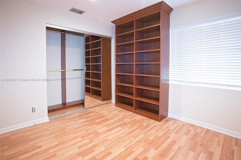 Villa ou maison à louer à Weston, Floride: 3 chambres, 105.35 m2 № 1976982 - photo 11