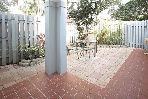 Villa ou maison à louer à Weston, Floride: 3 chambres, 105.35 m2 № 1976982 - photo 2