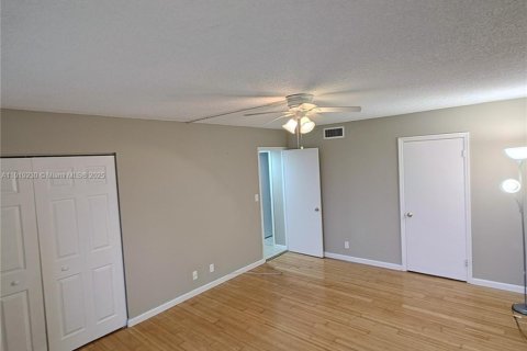 Copropriété à louer à Lauderhill, Floride: 2 chambres, 106.65 m2 № 1974712 - photo 16