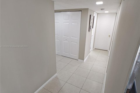 Copropriété à louer à Lauderhill, Floride: 2 chambres, 106.65 m2 № 1974712 - photo 18