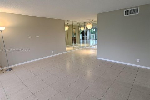 Copropriété à louer à Lauderhill, Floride: 2 chambres, 106.65 m2 № 1974712 - photo 9