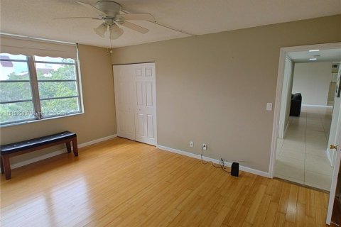 Copropriété à louer à Lauderhill, Floride: 2 chambres, 106.65 m2 № 1974712 - photo 14