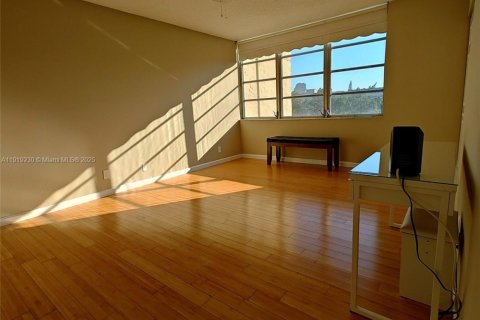 Copropriété à louer à Lauderhill, Floride: 2 chambres, 106.65 m2 № 1974712 - photo 17