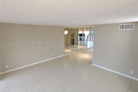 Copropriété à louer à Lauderhill, Floride: 2 chambres, 106.65 m2 № 1974712 - photo 12